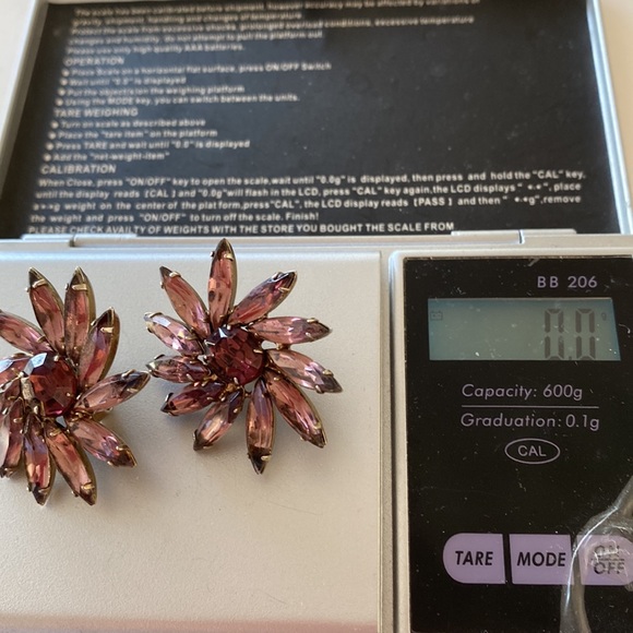 Vintage clip on earrings color purple - Picture 5 of 5